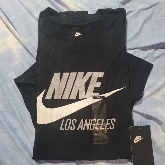 Nike Tshirt - Picture 1 of 5